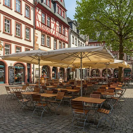 Neu Saniertes - 3 Schlafzimmer - Aussenbereich Hébergement de vacances Coblence